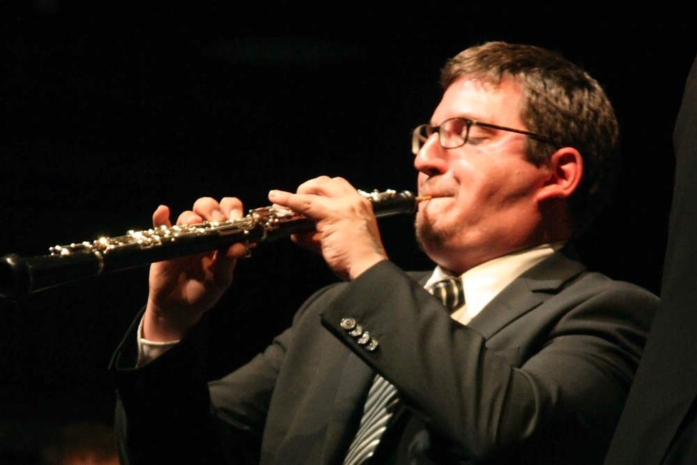 Solist Felix Goldbeck bei einem Konzert der Zentralkapelle Berlin, Blasorchester